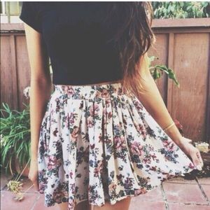Brandy Melville floral mini skirt!