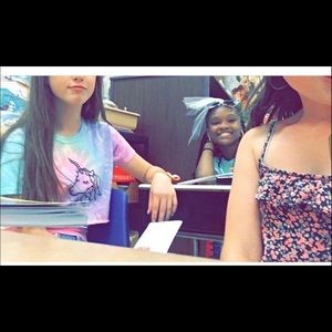 Meet your Posher, Azia