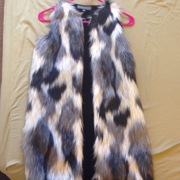 Faux fur vest( runs large)