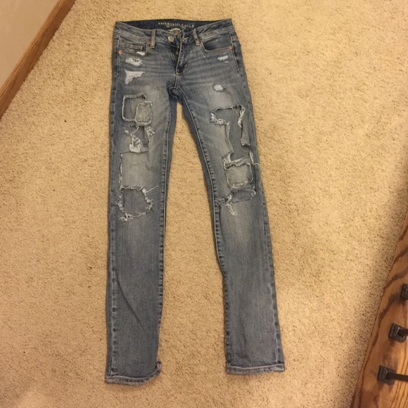 Skinny jeans with holes