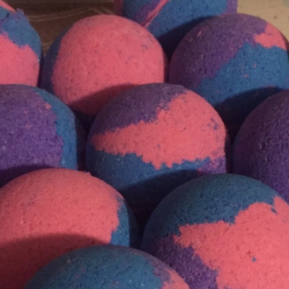 Exotic sandalwood handmade bath bomb