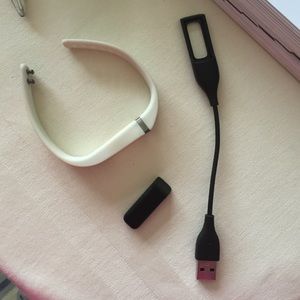 Fitbit flex with charging port w/ SMALL white band