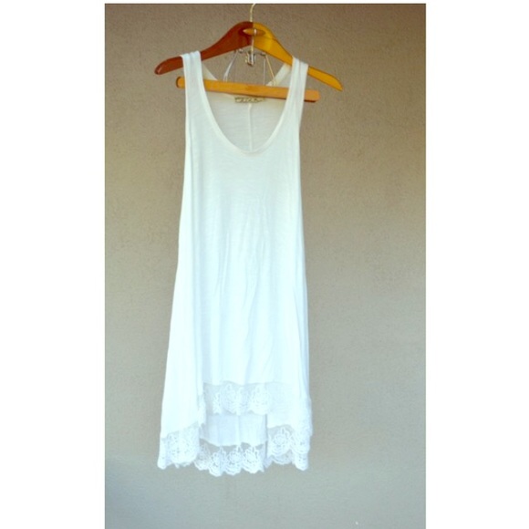 Chloe K Tops - 🎉FLASH SALE🎉Chloe K White lace tank