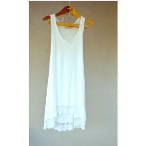 🎉FLASH SALE🎉Chloe K White lace tank