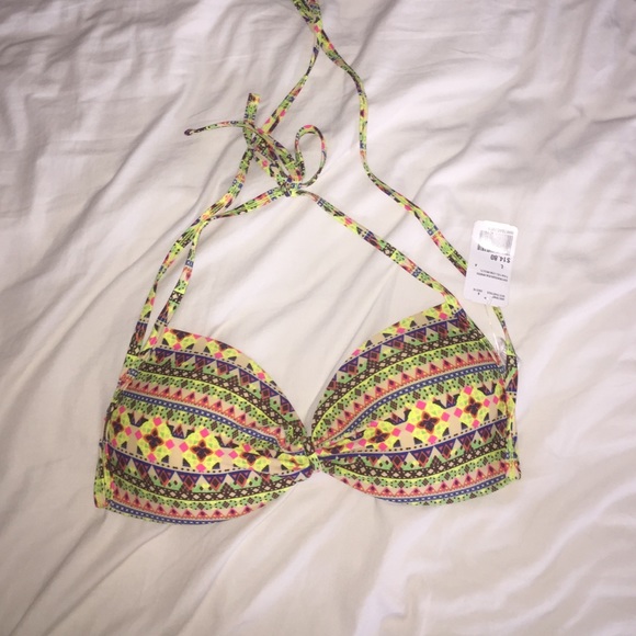 Patterned bikini top