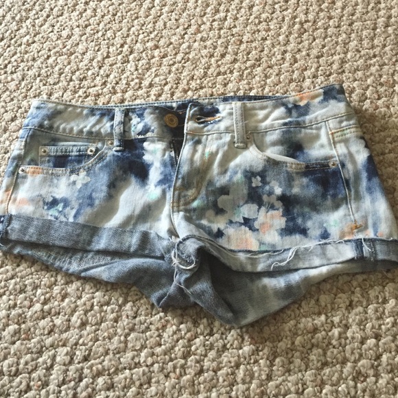 American Eagle Floral Multi Color Jean Shorts. - Picture 1 of 3
