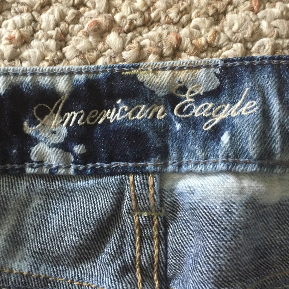 American Eagle Floral Multi Color Jean Shorts. - Picture 2 of 3