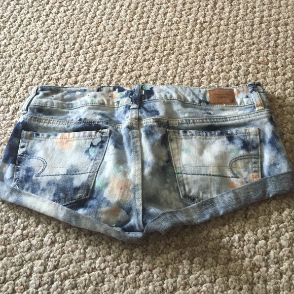 American Eagle Floral Multi Color Jean Shorts. - Picture 3 of 3