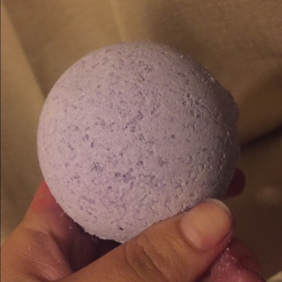 Lavender handmade bath bomb