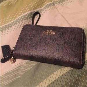 Coach wristlet wallet
