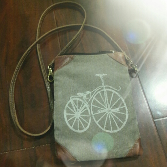 Cross body bag ( Will Ship Today) 3:00pm