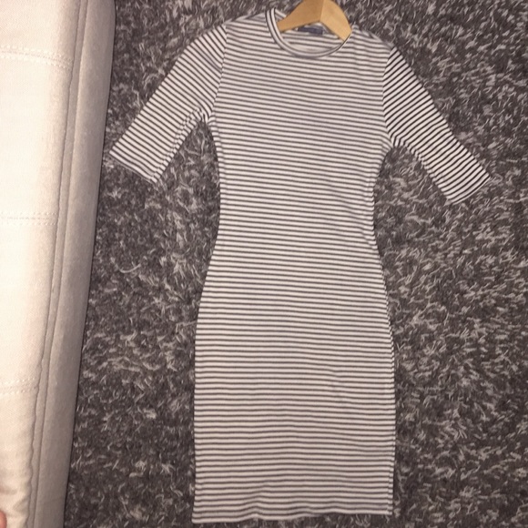 Striped dress to the knee