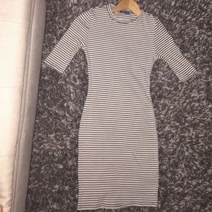 Striped dress to the knee