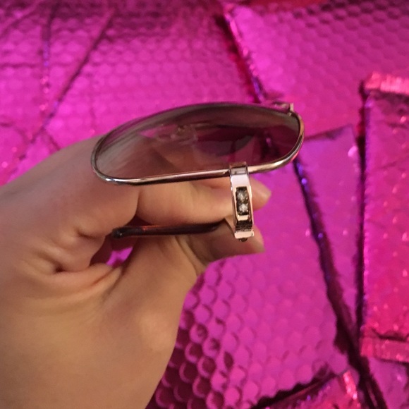 Sunnies - Picture 4 of 4