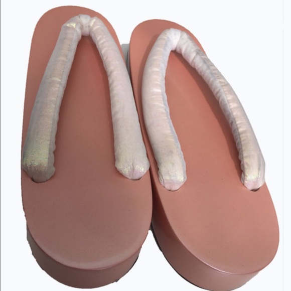 Authentic Japanese Flip Flops - Picture 2 of 3