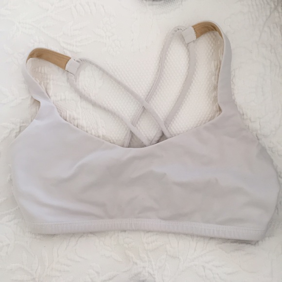 White Lululemon sports bra- size 4!