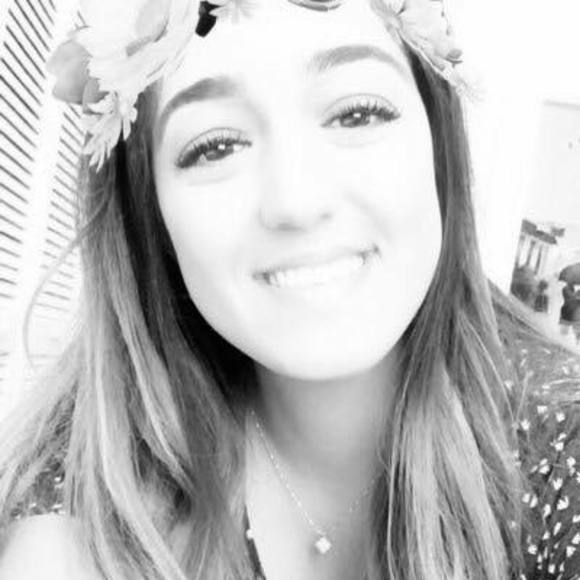 Meet your Posher, Isabelle - Picture 1 of 1