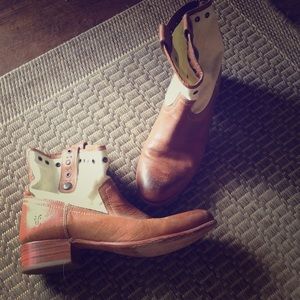 Frye Shoes - Frye booties hardly worn Frye Shoes - Frye booties hardly worn