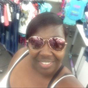 Meet your Posher, Renee