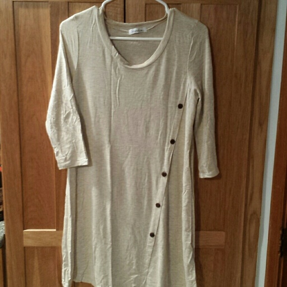 *SOLD* ZULILY Caralase Oatmeal button tunic NWOT - Picture 1 of 3
