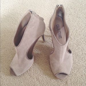 Suede Peep-Toe Heel Booties - Colin Stuart size 6