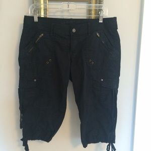 Arizona Jeans black cargo capris