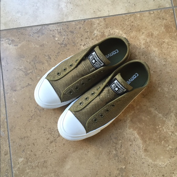 Converse lace less slip on... Like new