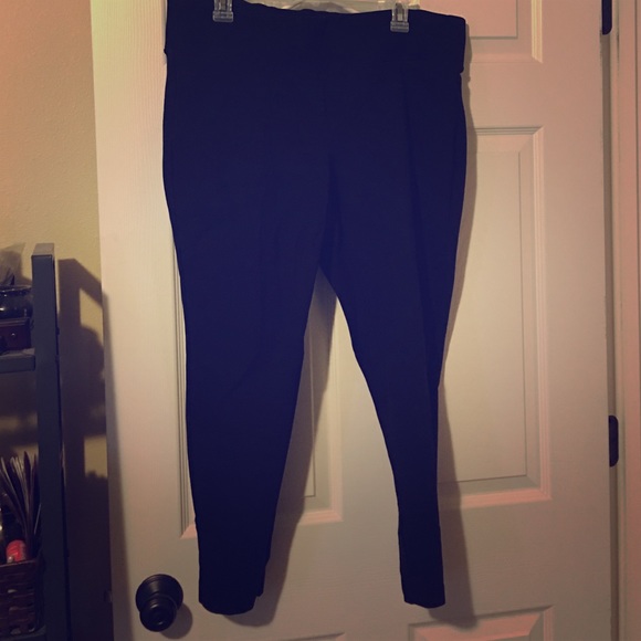 ****sold****Torrid ponte skinny pants