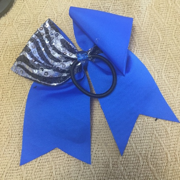 Cheerleader bow - Picture 2 of 2