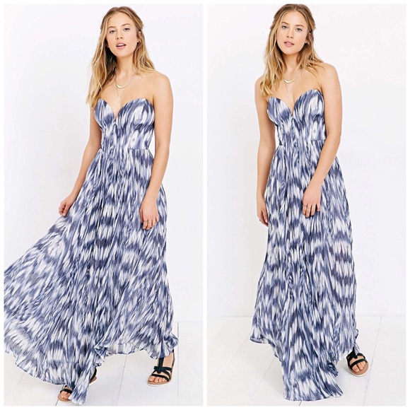 Urban Outfitters Dresses & Skirts - Kimchi Blue Printed Maxi Dress