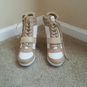 Tan and white wedge sneakers😍👞👠 NEVER WORN