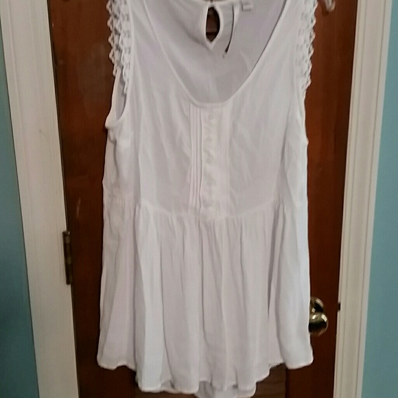 Adorable baby doll style sleeveless blouse