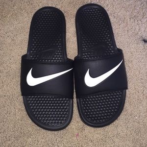 Black nike slides