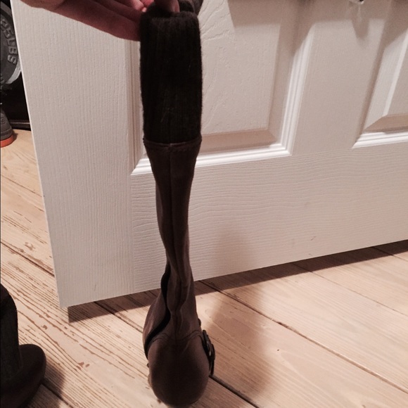 Guess brown boots with heel - Picture 2 of 2