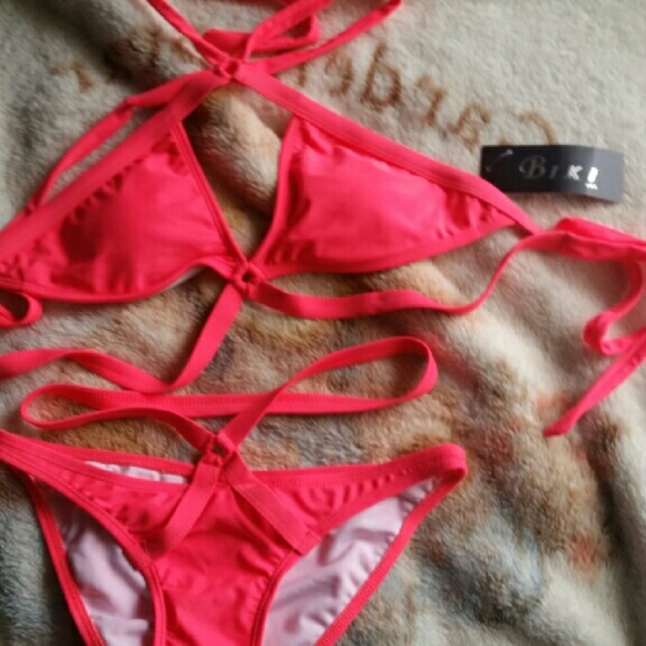 Bikini - Picture 3 of 3