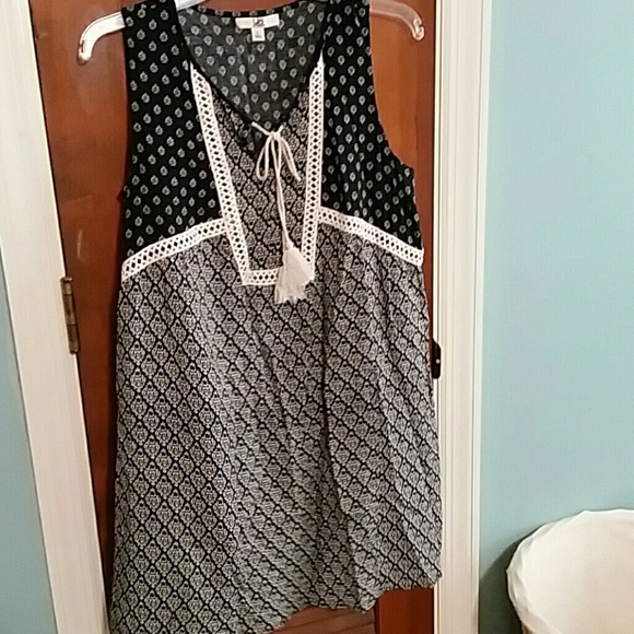 Adorable black and white dress
