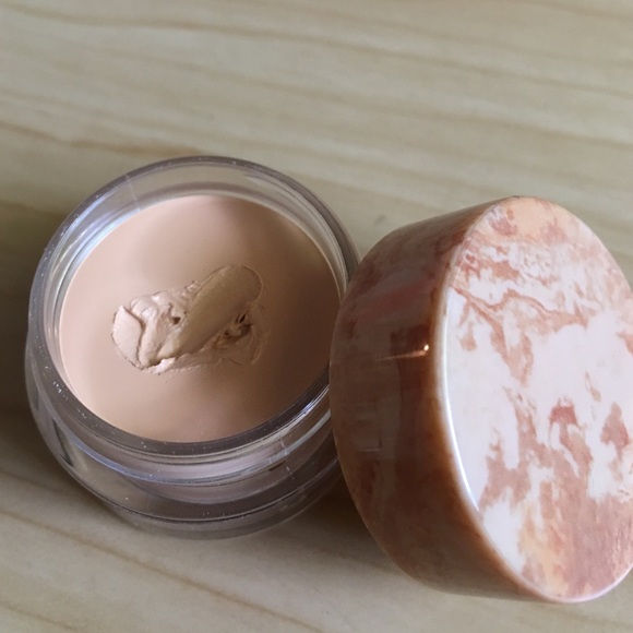 baked radiance cream concealer