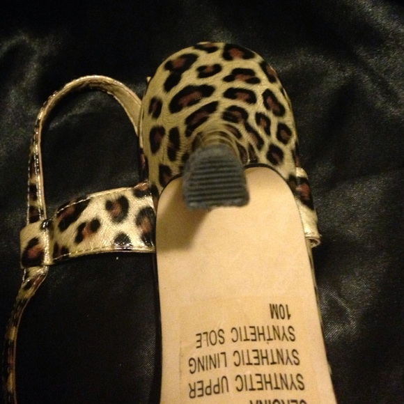 Dollhouse cheetah print slingback heeled sandals - Picture 4 of 4