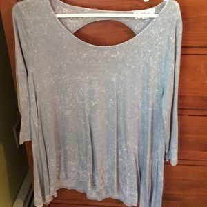 3/4 Sleeve Keyhole Back Shirt