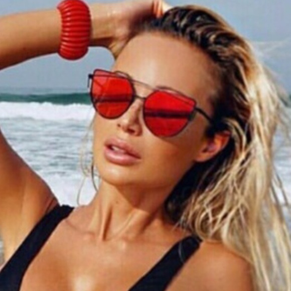 Boutique Accessories - 🆕Pink/Orange Mirrored Sunglasses