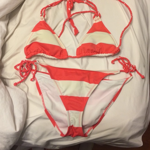 Aeropostale bathing suit set