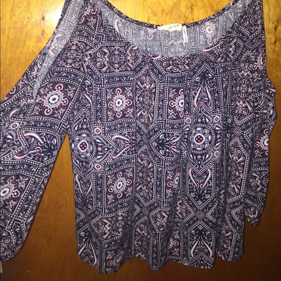 Top - Picture 2 of 2