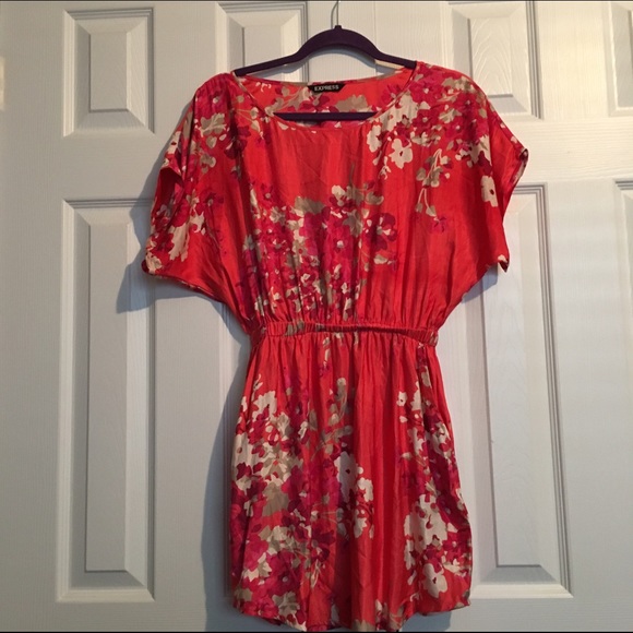 Express Coral colored flowered dress with pockets.