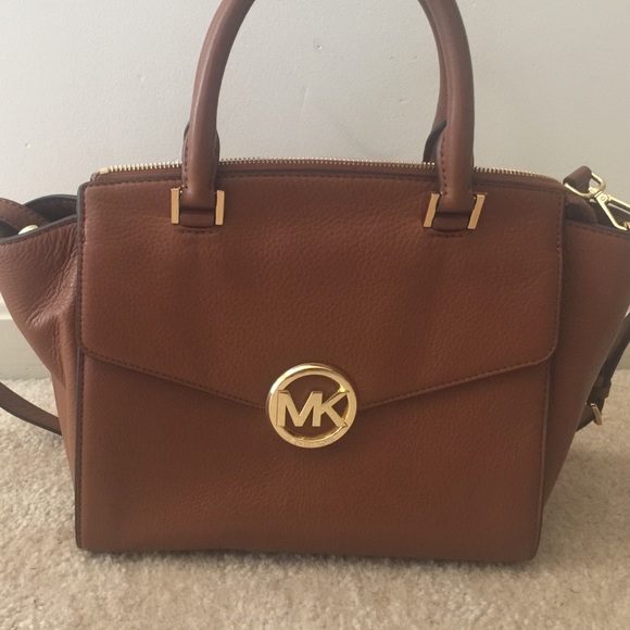 Beautiful Carmel Selma Micheal Kors purse