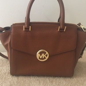 Beautiful Carmel Selma Micheal Kors purse