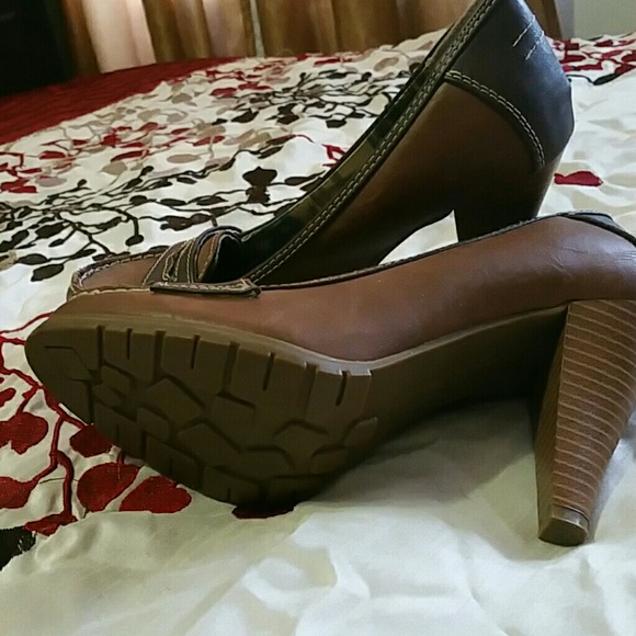 Brown heels - Picture 2 of 4