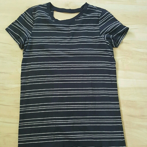 T-shirt dress w/v-back