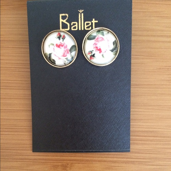 Holy Earings!!! - Picture 2 of 4