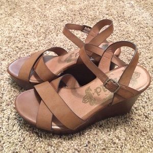 Mudd strappy wedges