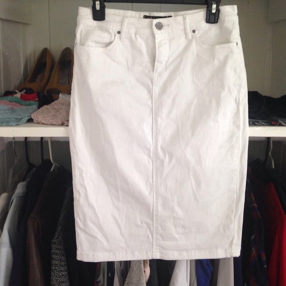 🎈Sale!!! White denim pencil skirt